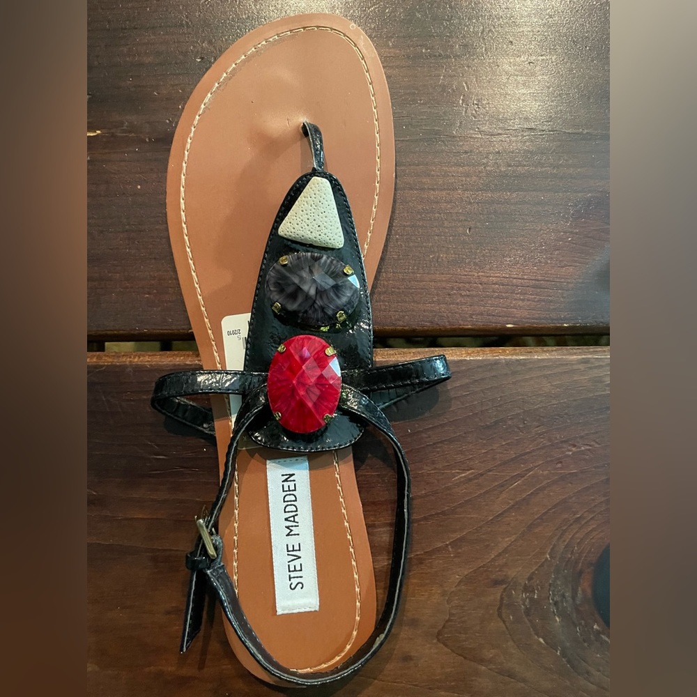 NWOT Steve Madden Stone Accent Flip Flops